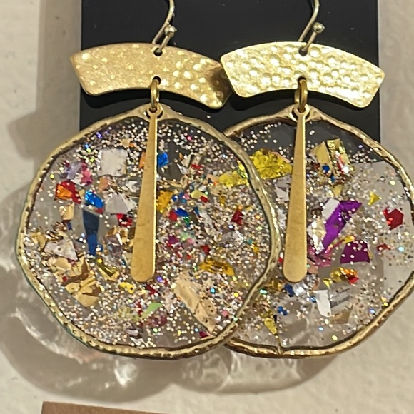 🎉💕 NEW ARRIVAL! Swayze Confetti Gold Multicolor Dangle Earrings Easter Gift - Picture 1 of 8